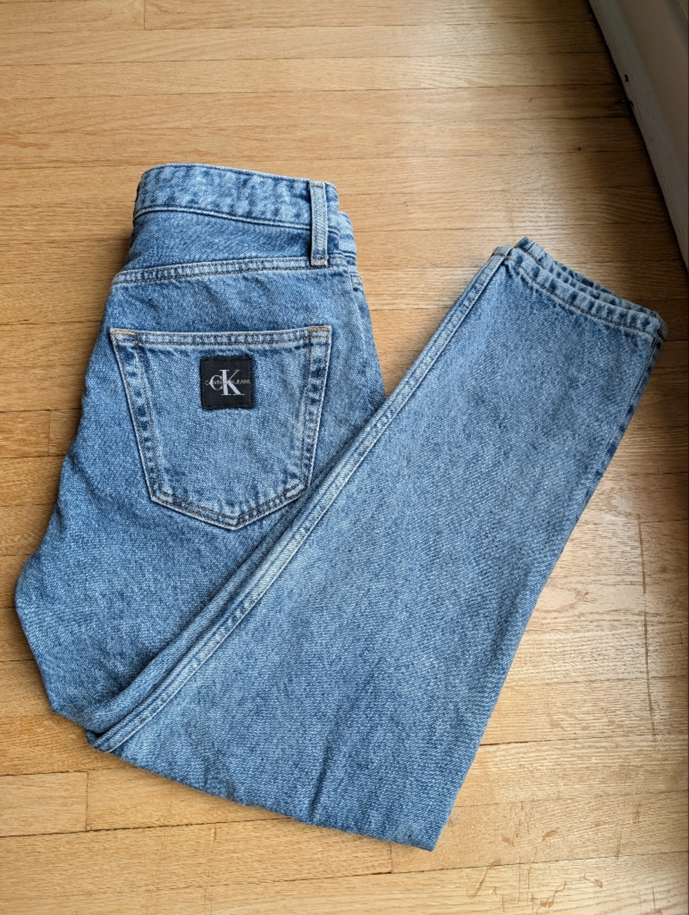 Calvin Klein 90s Style "Dad Jean" – Light Wash – Size 28